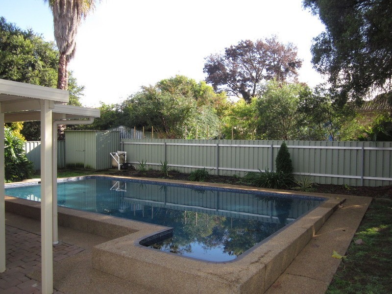 3 Fairbairn Crescent, Kooringal NSW 2650