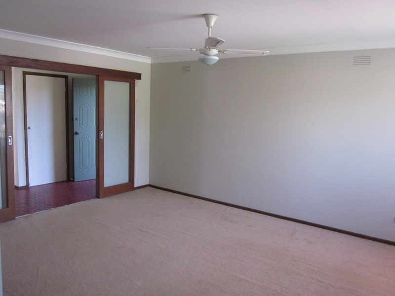 3 Fairbairn Crescent, Kooringal NSW 2650