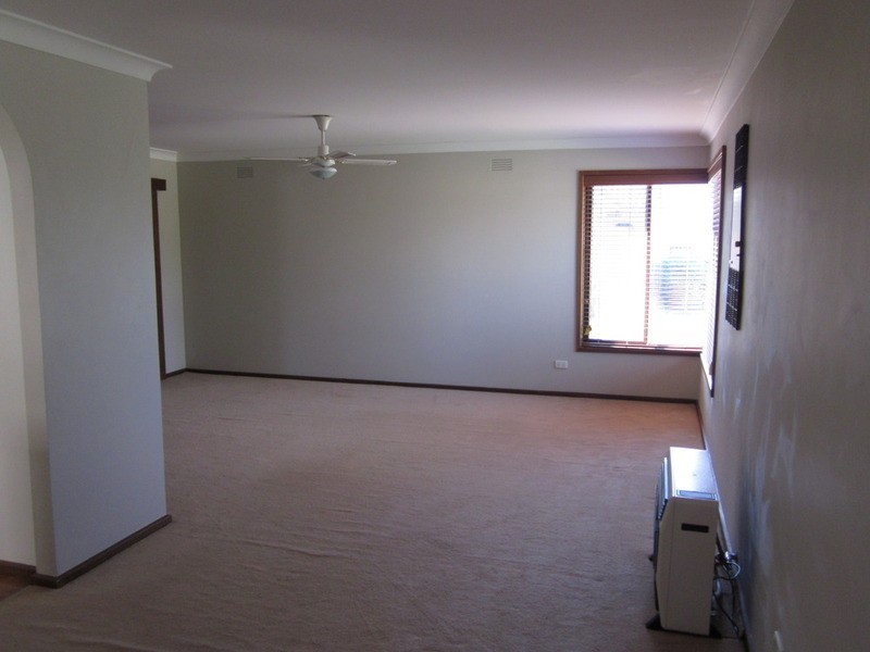 3 Fairbairn Crescent, Kooringal NSW 2650