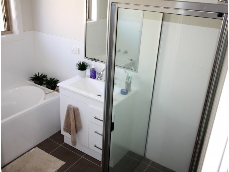 18 Osterly Street, Bourkelands NSW 2650