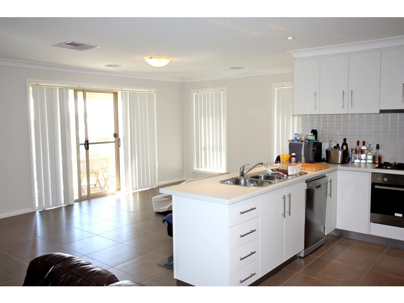 18 Osterly Street, Bourkelands NSW 2650