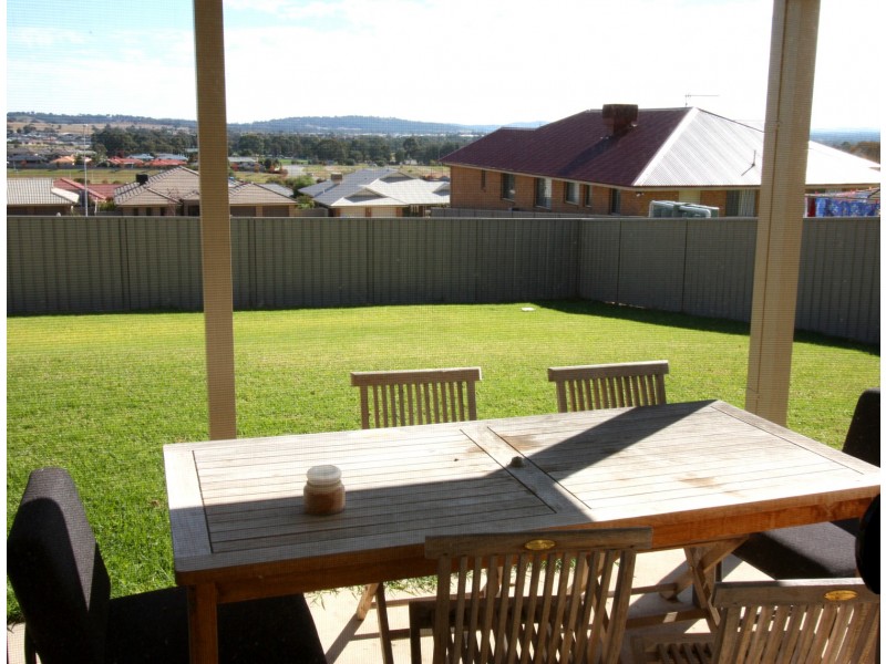 18 Osterly Street, Bourkelands NSW 2650