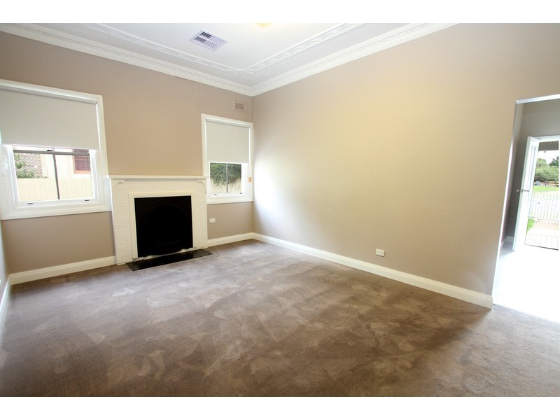 30 Travers Street, Wagga Wagga NSW 2650