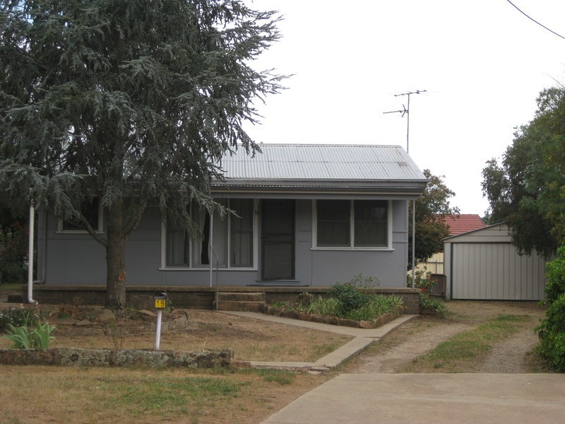 19 Cochrane Street, Kooringal NSW 2650