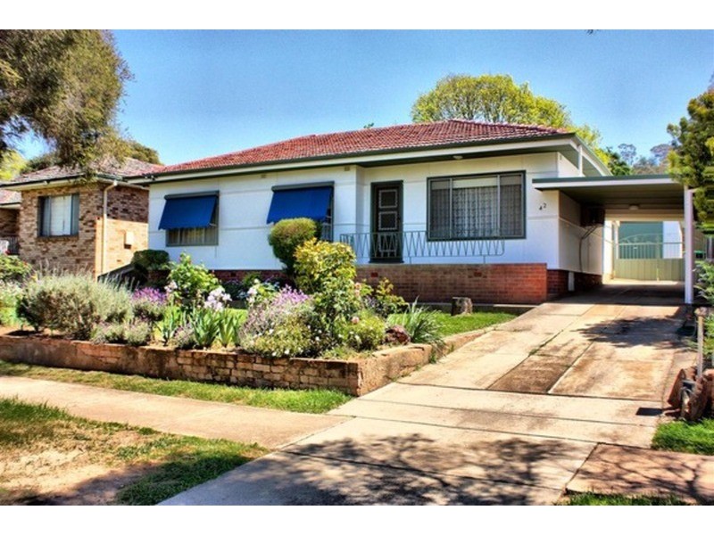 42 Grove Street, Kooringal NSW 2650