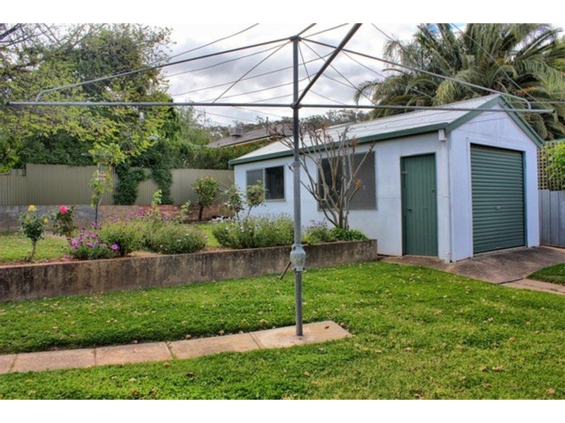 42 Grove Street, Kooringal NSW 2650