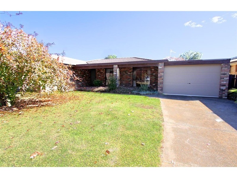 90 Jasmin Crescent, Lake Albert NSW 2650