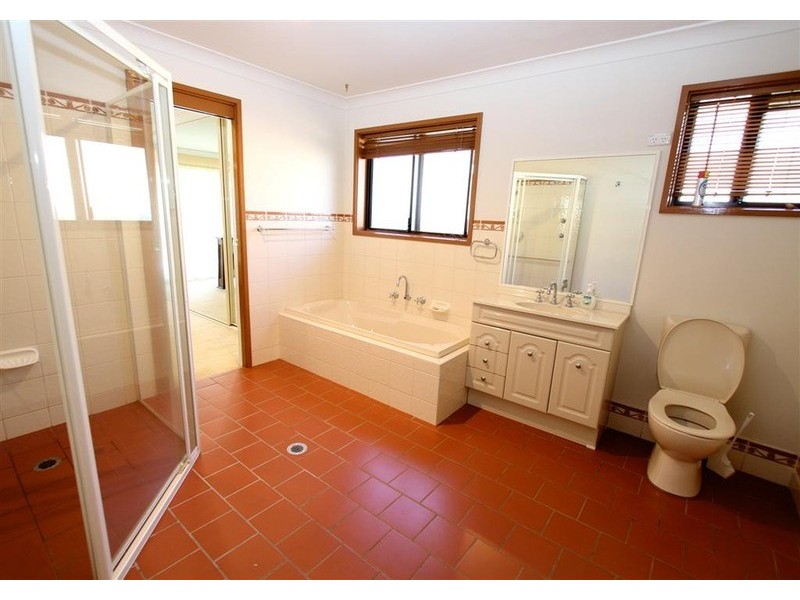 90 Jasmin Crescent, Lake Albert NSW 2650