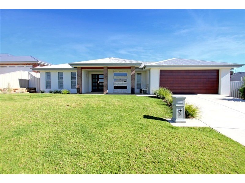 6 Greenway Street, Lloyd NSW 2650