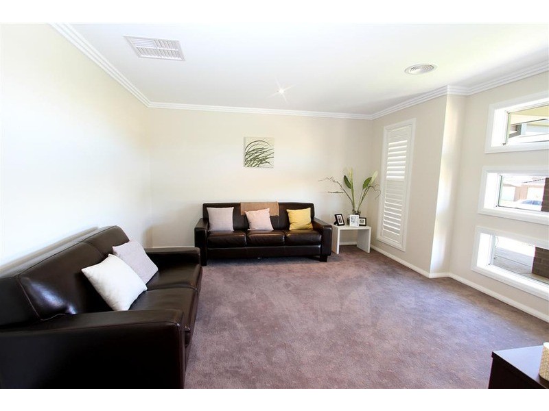 6 Greenway Street, Lloyd NSW 2650