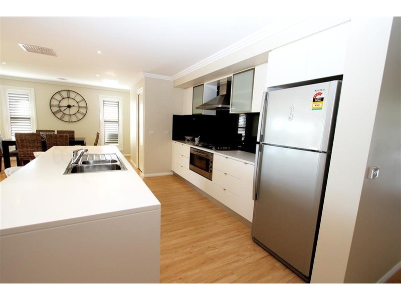 6 Greenway Street, Lloyd NSW 2650