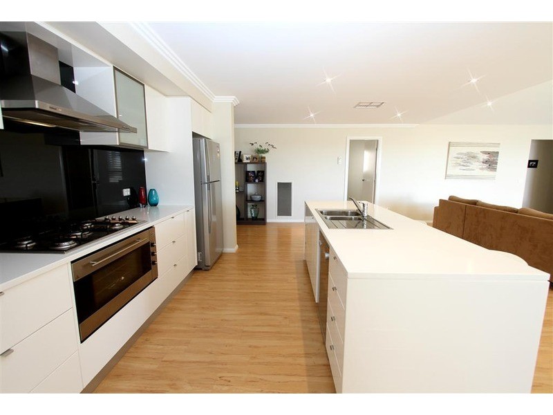 6 Greenway Street, Lloyd NSW 2650