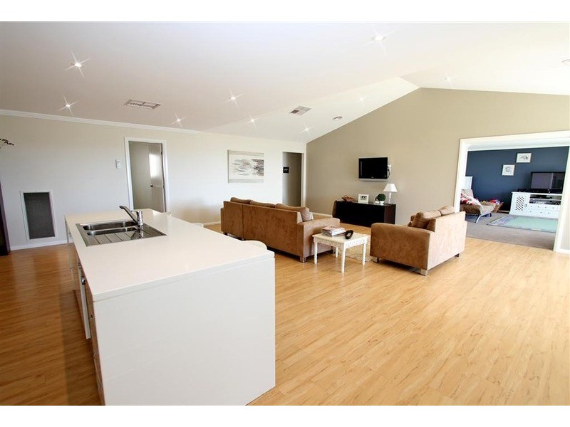 6 Greenway Street, Lloyd NSW 2650