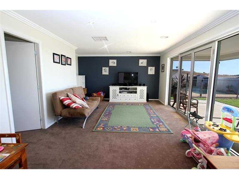 6 Greenway Street, Lloyd NSW 2650