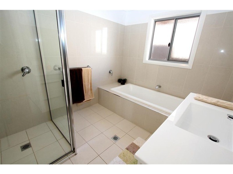 6 Greenway Street, Lloyd NSW 2650