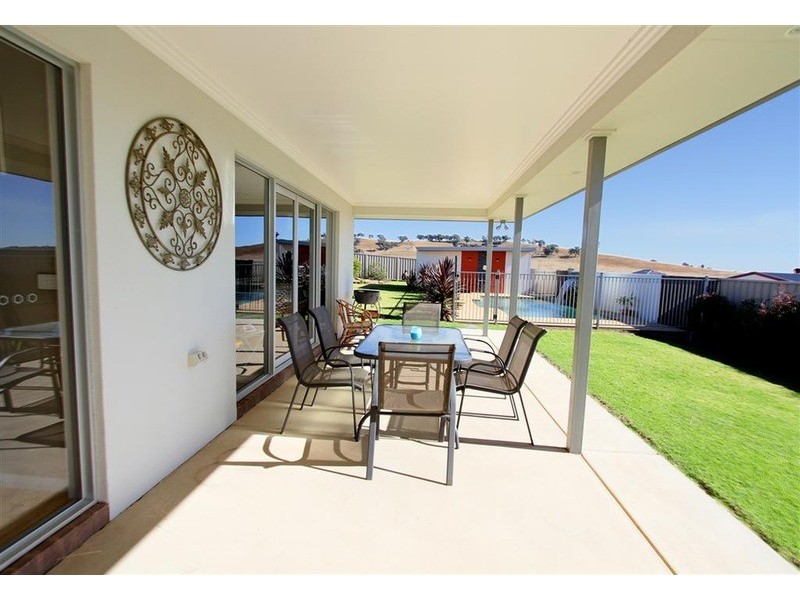 6 Greenway Street, Lloyd NSW 2650