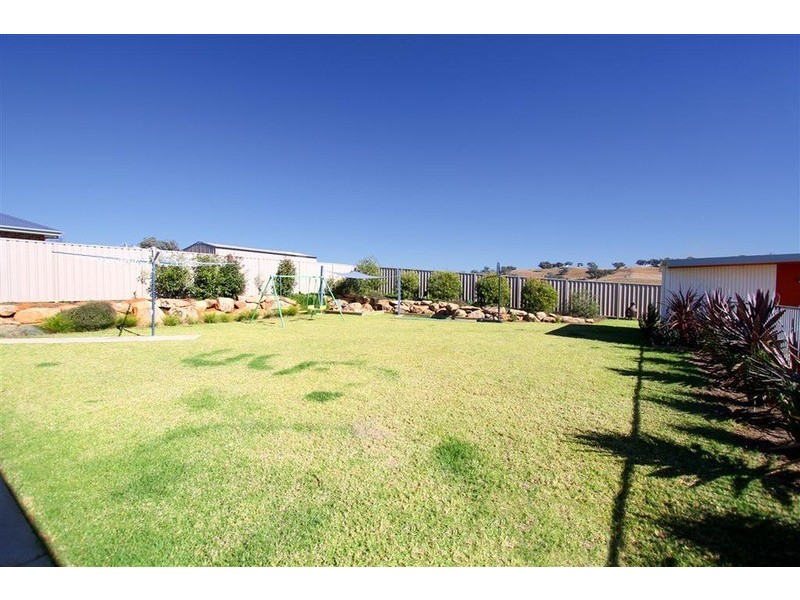 6 Greenway Street, Lloyd NSW 2650