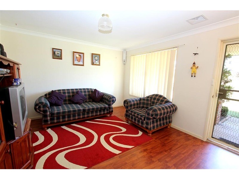 18 Kimba Drive, Glenfield Park NSW 2650