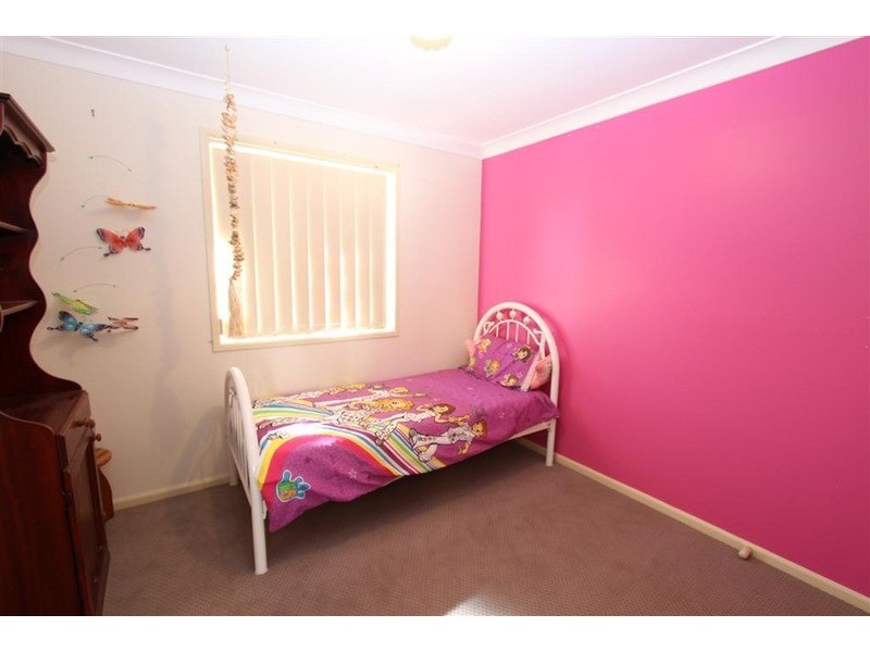 18 Kimba Drive, Glenfield Park NSW 2650