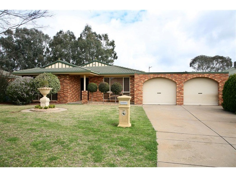 17 O’Connor Street, Tolland NSW 2650