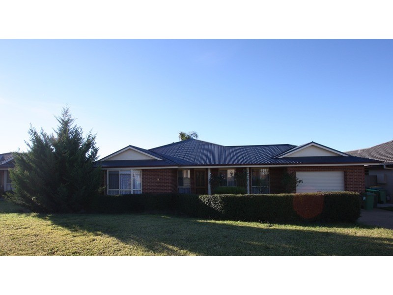 9 Woomera Place, Glenfield Park NSW 2650