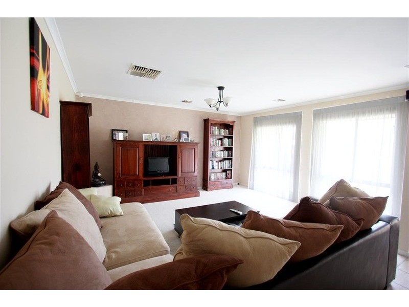 106 Kaloona Drive, Bourkelands NSW 2650