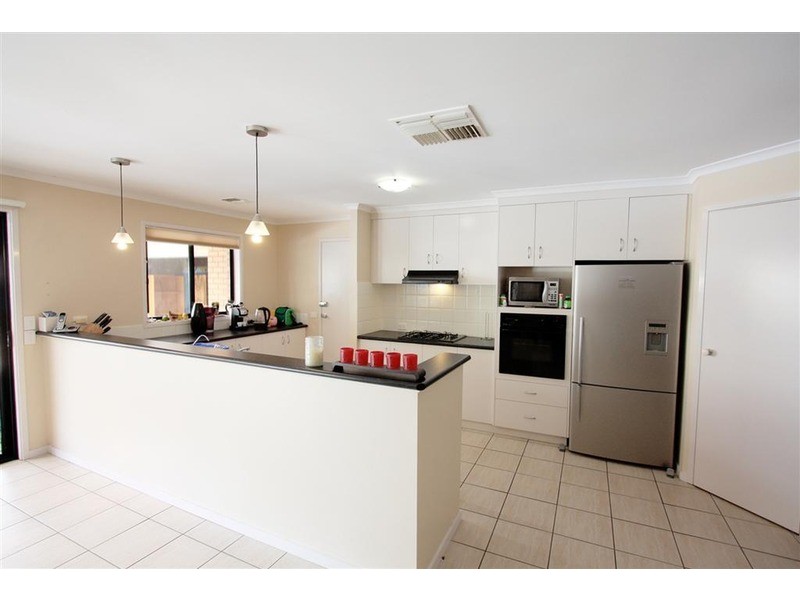 106 Kaloona Drive, Bourkelands NSW 2650