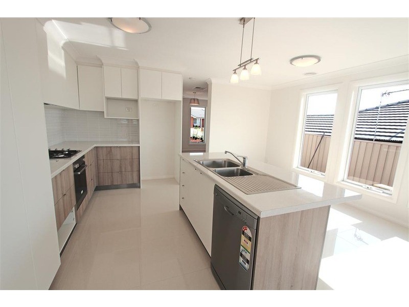 2/70 Kaloona Drive, Bourkelands NSW 2650