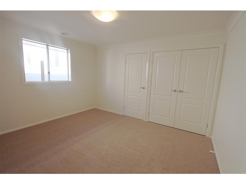 2/70 Kaloona Drive, Bourkelands NSW 2650