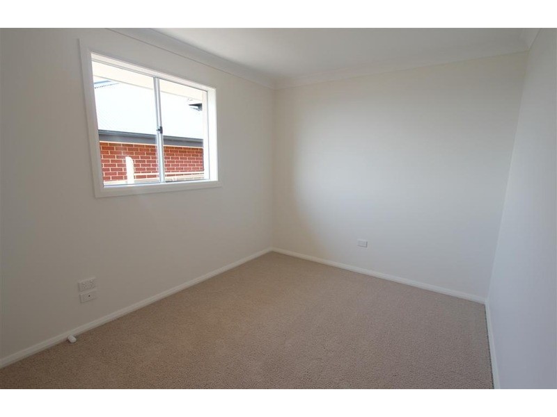 2/70 Kaloona Drive, Bourkelands NSW 2650