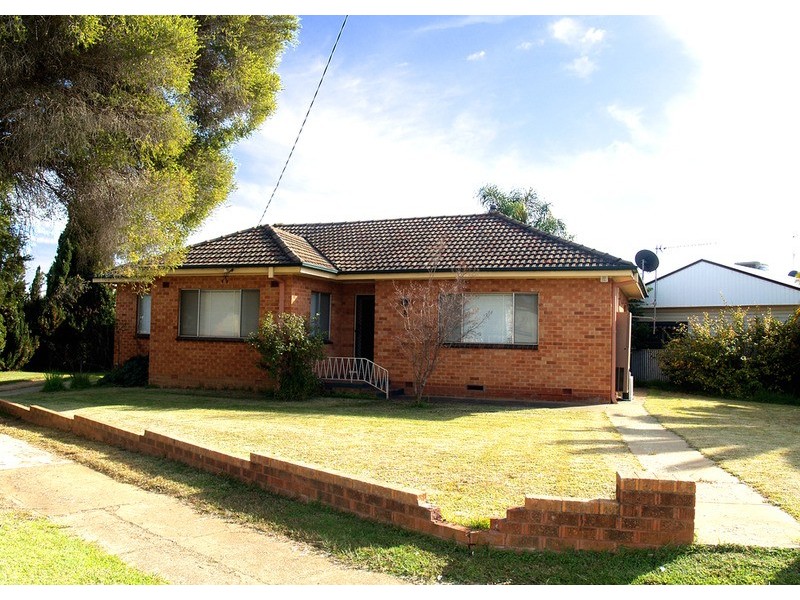 8 Essex Street, Wagga Wagga NSW 2650