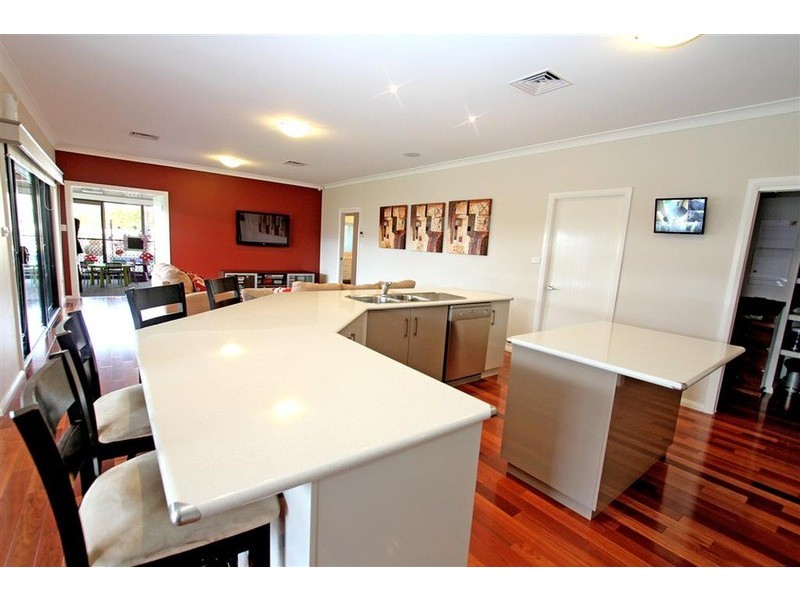 12 Ulandra Place, Estella NSW 2650