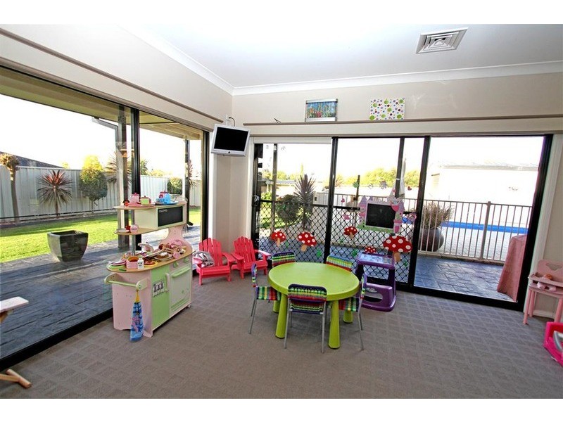 12 Ulandra Place, Estella NSW 2650