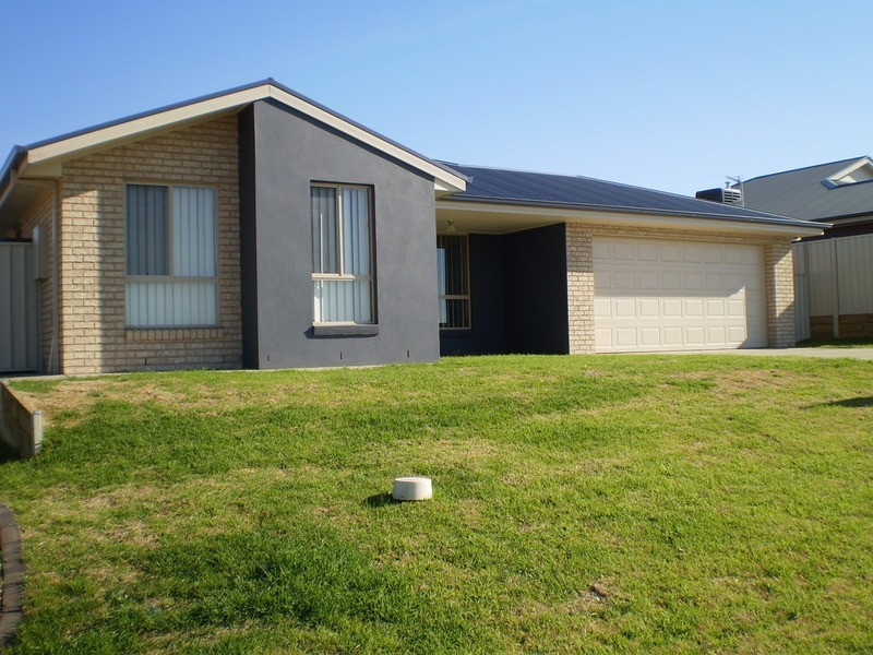 24  Franklin Drive, Estella NSW 2650