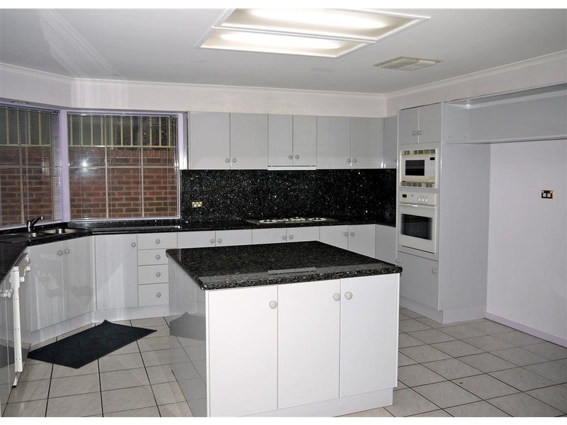 2 Gordon Close, Wagga Wagga NSW 2650