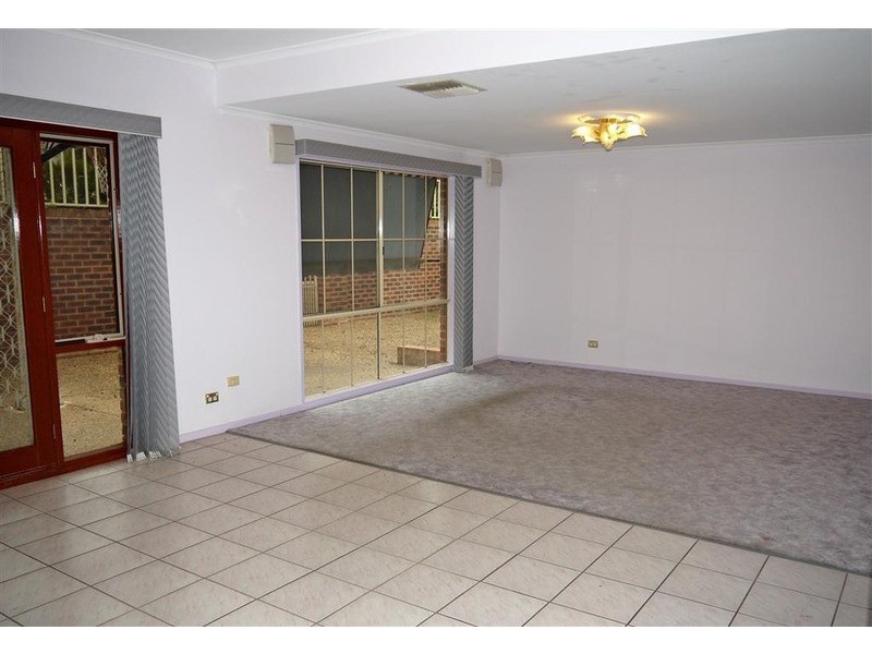 2 Gordon Close, Wagga Wagga NSW 2650