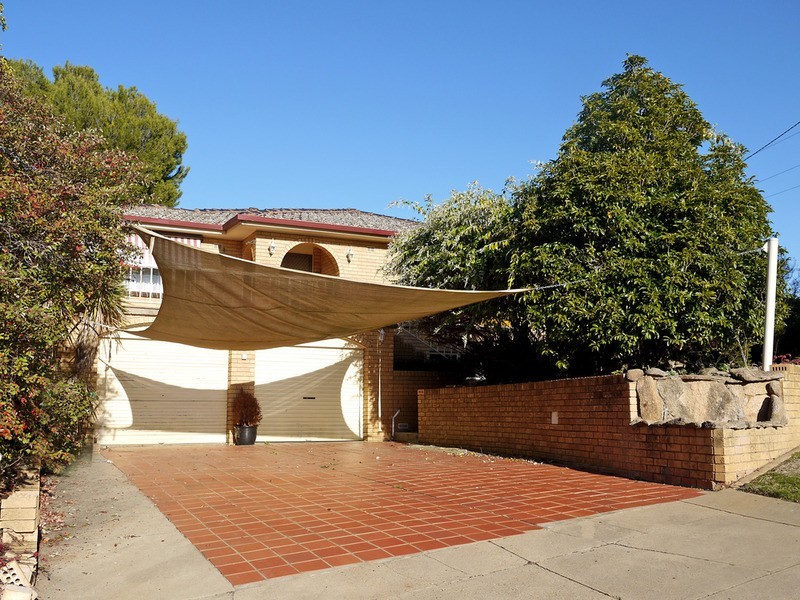 4 Mimosa Drive, Mount Austin NSW 2650