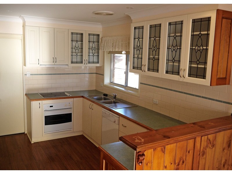 4 Mimosa Drive, Mount Austin NSW 2650