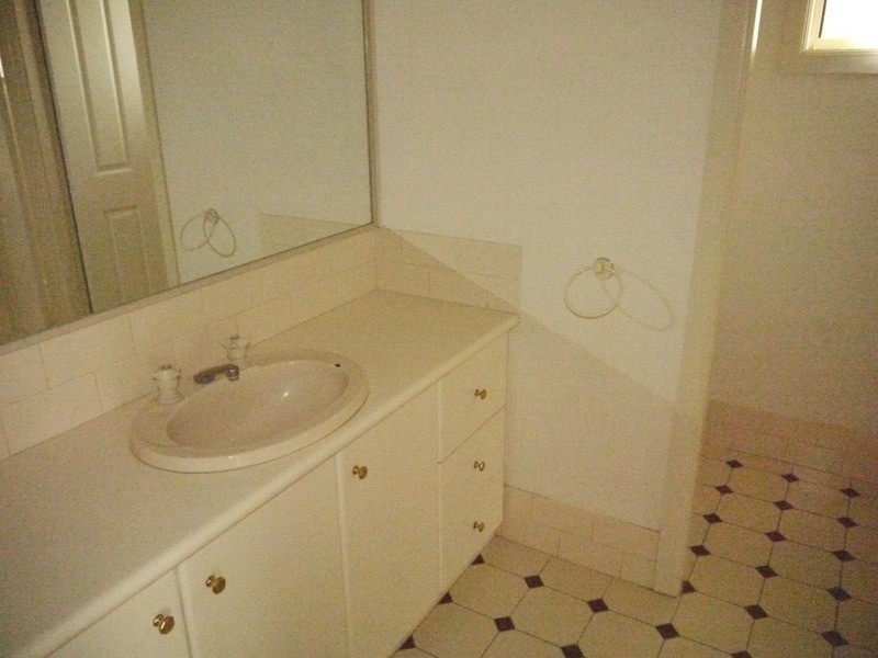 6 Titanga Place, Bourkelands NSW 2650