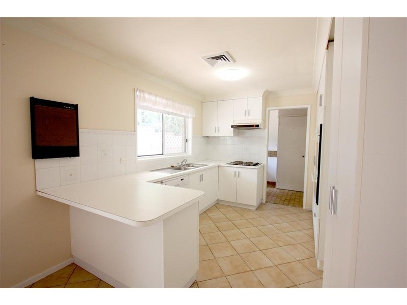 12 Andrews Avenue, Kooringal NSW 2650