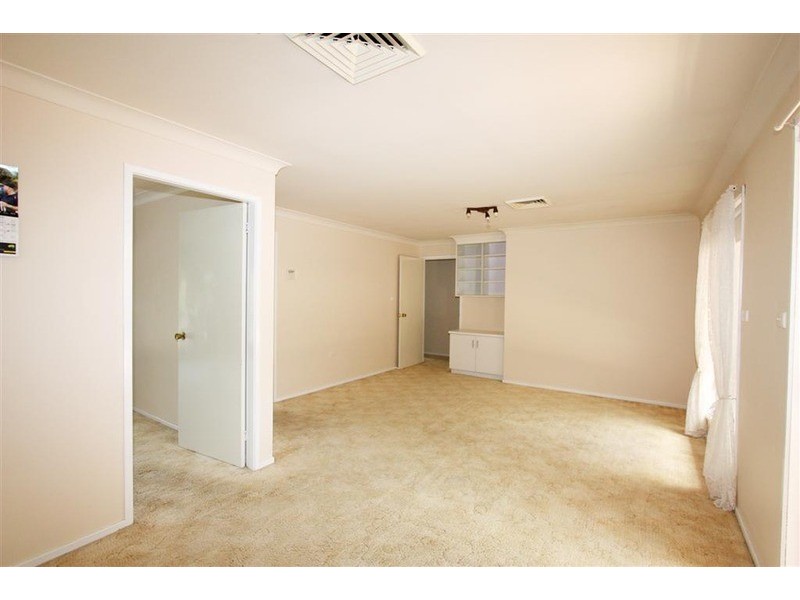 12 Andrews Avenue, Kooringal NSW 2650