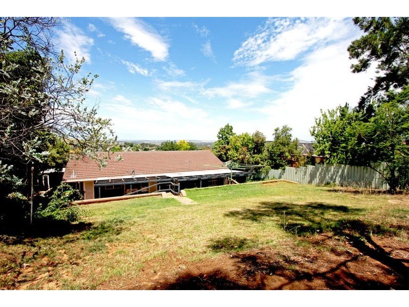 12 Andrews Avenue, Kooringal NSW 2650