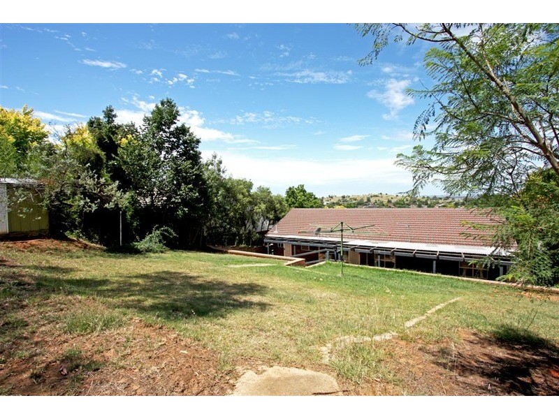 12 Andrews Avenue, Kooringal NSW 2650