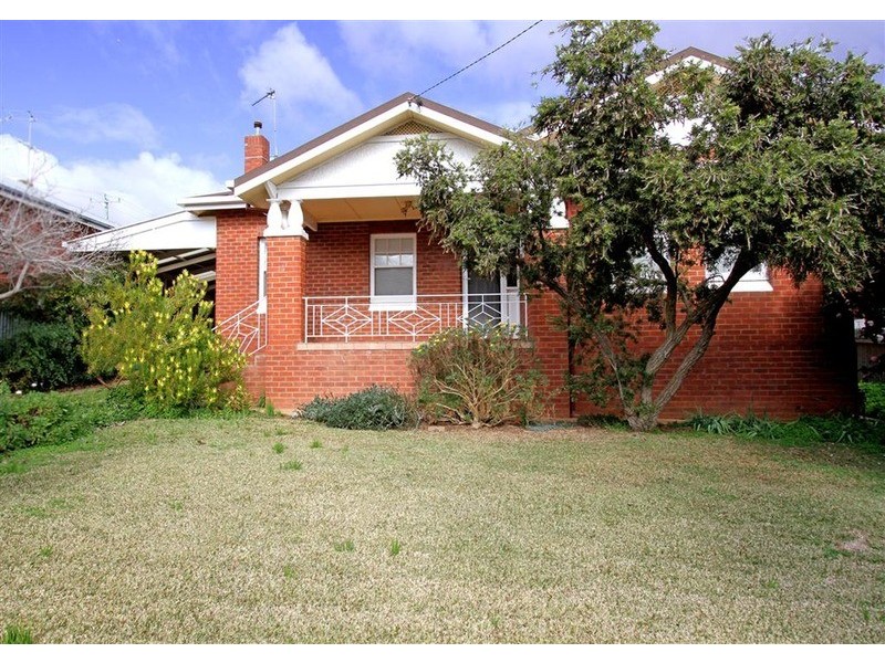 4 Jarick Street, Turvey Park NSW 2650