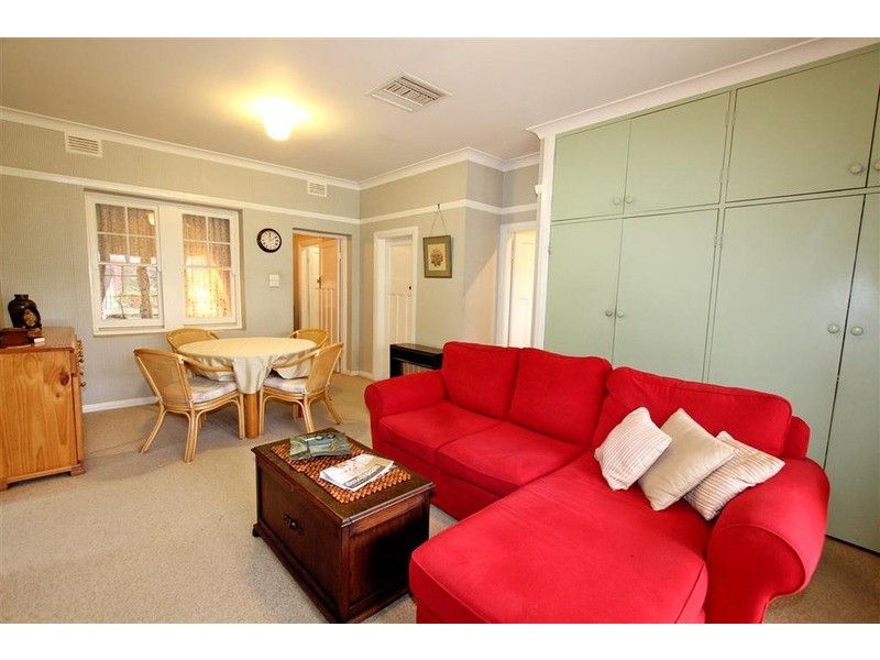 4 Jarick Street, Turvey Park NSW 2650