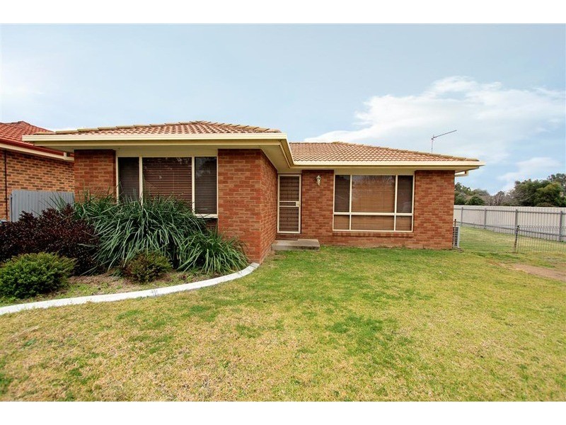 1 Doman Street, Estella NSW 2650