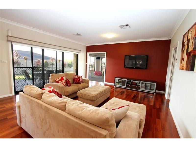 12 Ulandra Place, Estella NSW 2650