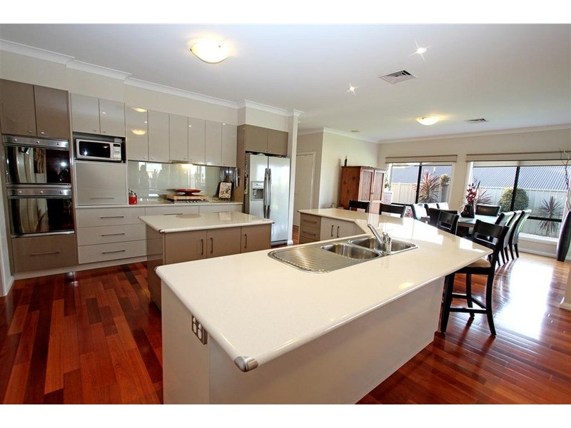 12 Ulandra Place, Estella NSW 2650
