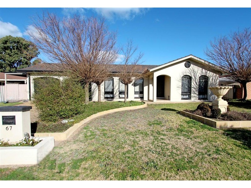 67 Undurra Drive, Glenfield Park NSW 2650