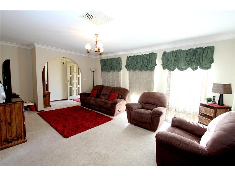 67 Undurra Drive, Glenfield Park NSW 2650